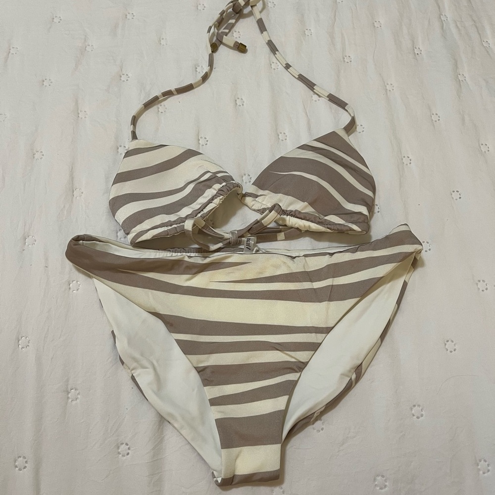 Vitamin A swimsuit. Top and Bottom.